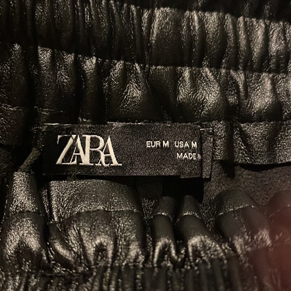 Cinched high waisted pleather shorts - Picture 2 of 3